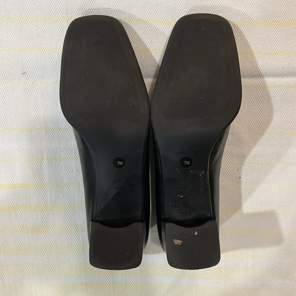 Jones New York Women's Black Leather heeled shoes. Size 7M. EUC - Picture 4 of 6